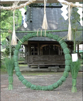 神社に据えられた茅の輪